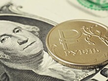 Курс рубля снова поднялся по отношению к доллару