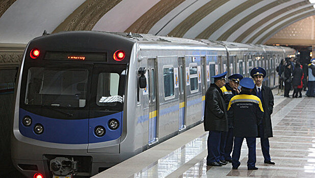 В Алма-Ате эвакуируют пассажиров со всех станций метро