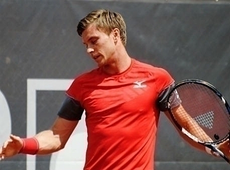 Волгоградский теннисист проиграл на турнире во Франции