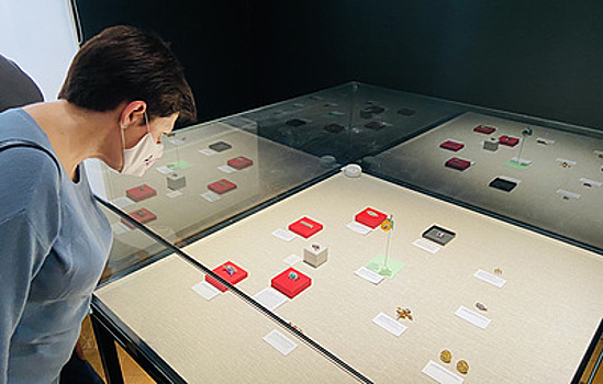 В Нижнем Новгороде открылась выставка брошей с работами Фаберже