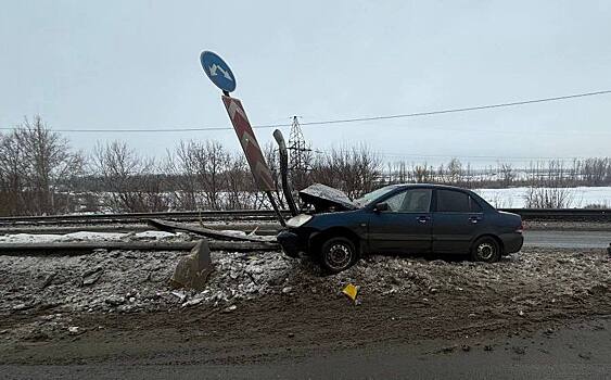 В Оренбурге 78-летний водитель врезался в ограждение