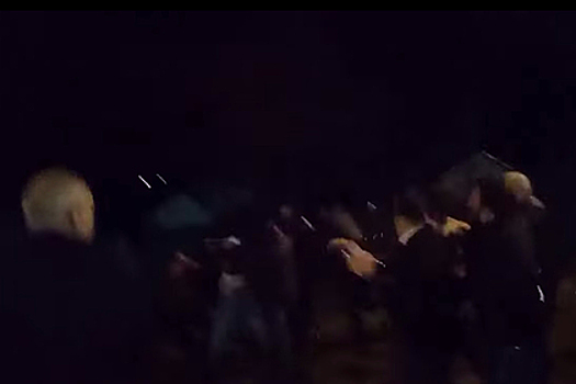 Переросшее в массовую драку ДТП на российской трассе попало на видео