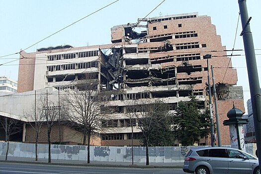 Раздор вокруг отказа от строительства отеля на месте Генштаба в Белграде поднял неприятные вопросы