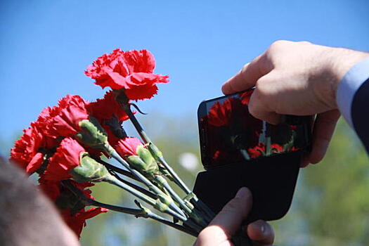 Накануне Дня Победы полицейские Центрального округа возложили цветы к памятнику погибшим сотрудникам