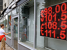 Доллар превысил психологическую отметку в 100 рублей. Стоит ли спешить в обменные пункты?
