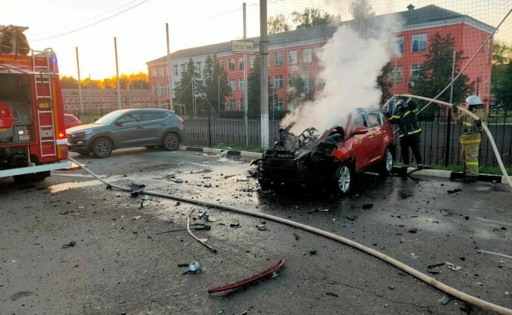 В Шебекино при атаке беспилотника сгорел автомобиль