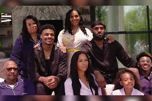 Баскетболист Леброн Джеймс снялся вместе с семьей для журнала Vanity Fair