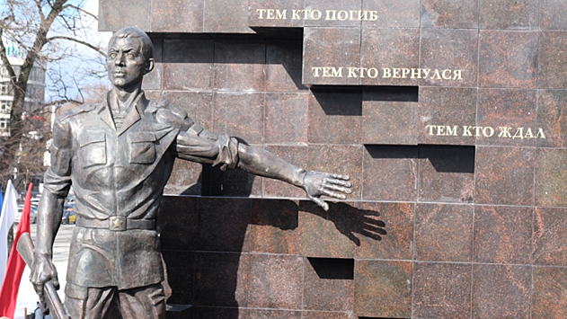В Перми открыли памятник «Солдат России»