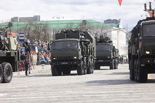 На парад Победы в Екатеринбурге впервые выехали автомобили «Астейс»