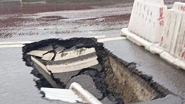 УЖКХ: Способа решить проблему с провалами на Урицкого не существует