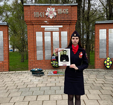 О боевом пути своего прадедушки Алексея Никитовича Зададаева рассказывает инспектор ПДН МО МВД России «Торжокский» младший лейтенант полиции Екатерина Волкова