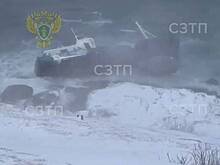 В российском регионе шторм унес в море судно и опрокинул второе