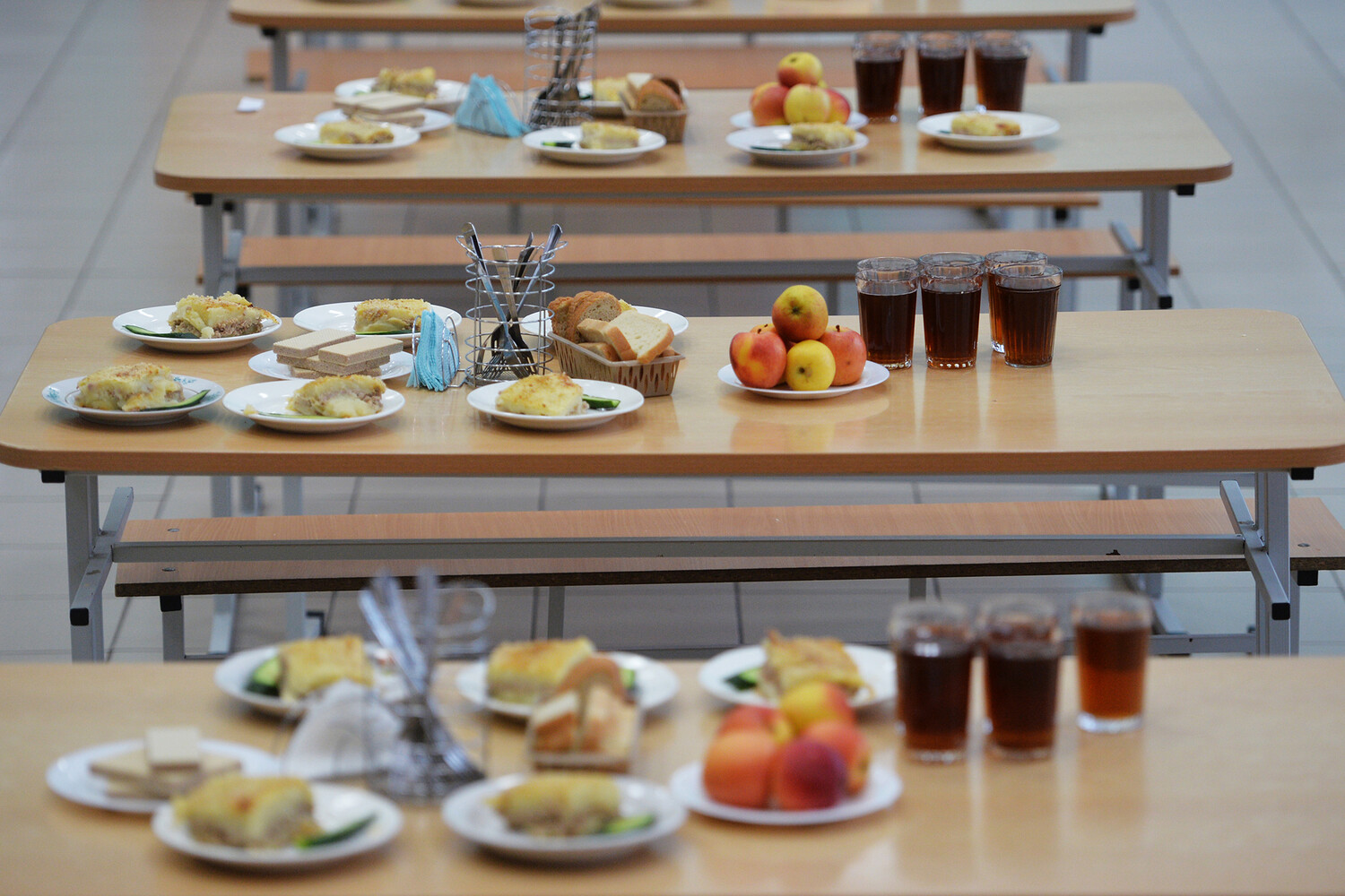 Будут выбирать сами: в РФ оценили идею ввести шведский стол в школах