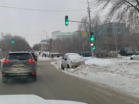 Уфимка попросила эвакуировать «Дэу Матиз», который стоит в центре города на дороге с начала года