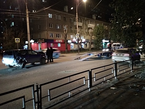 В Екатеринбурге запершегося в «крузаке» пьяного водителя пришлось доставать спасателям