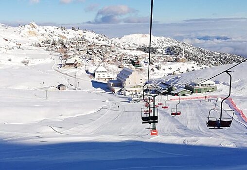 В горнолыжном центре в Турции на лыжников рухнул навес
