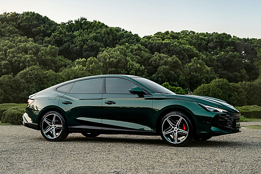 У Toyota Camry появился китайский конкурент