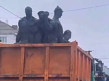 В Киеве снесли монумент экипажу советского бронепоезда "Таращанец"