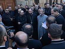 Архиепископа Аджапахяна задержали по подозрению в призывах к свержению власти