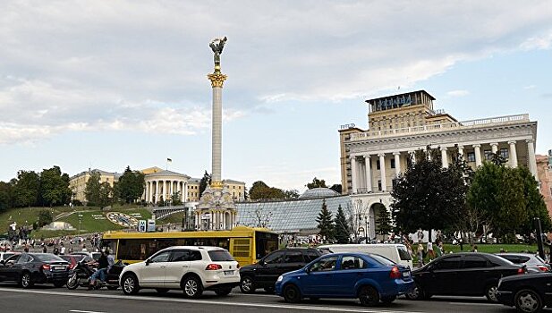 Украинский фотограф высмеял киевские балконы