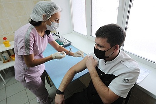 «Спутник V» vs «ЭпиВакКорона»: чем отличаются российские вакцины против коронавируса