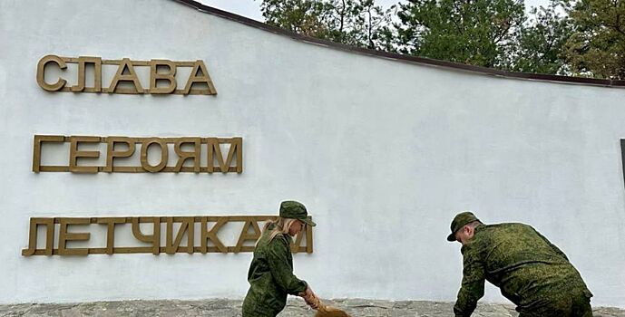 Сотрудники следственного управления благоустраивают памятные места