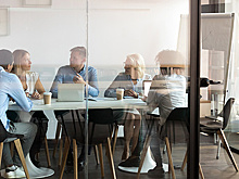 Коммуникация в кредит: МСБ в рекламе инвестирует в успех больших корпораций