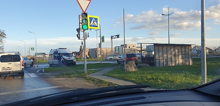 В Зеленоградске машина скорой помощи попала в аварию, следуя с больным в Калининград
