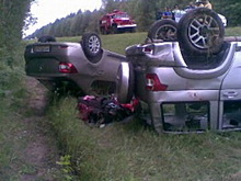 «Патриот» опрокинул Renault и сам опрокинулся