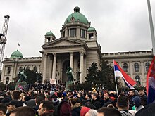 В Сербии начались протесты против президента Вучича. Участники говорят о 100 тысячах митингующих