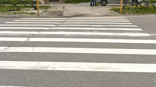 Несовершеннолетняя девочка попала под колёса внедорожника в Салехарде