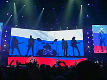 Музыканты Scorpions на концерте в Петербурге подняли российские флаги