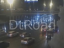 Автомобиль врезался в здание в центре Москвы