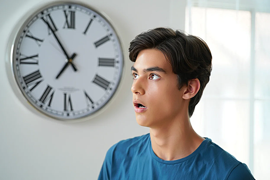 Учитель из Новосибирска выявил проблему с использованием часов с циферблатом у школьников