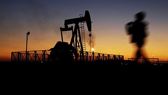 Дворкович заявил о неизбежности снижения добычи нефти