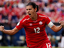 Капитан женской сборной Канады: «10 лет к нам относились не так, как к мужской. Они летали бизнес-классом»