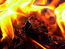 Эвакуированы четыре человека: пожар вспыхнул в многоэтажке в Кузбассе