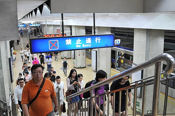 В Пекине закрыли более 90 станций метро из-за COVID-19