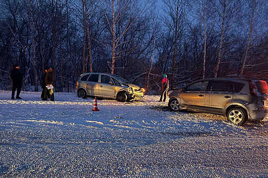 В Омской области Nissan с двухлетней девочкой столкнулся с Opel