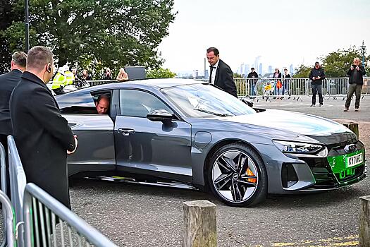 Кейт Миддлтон и принц Уильям купили электрокар стоимостью более десяти миллионов долларов