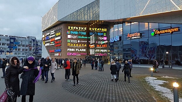 Полиция в Петербурге проверяет несколько торговых комплексов и кинотеатров