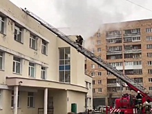 В Екатеринбурге эвакуировали пациентов больницы из-за пожара на крыше