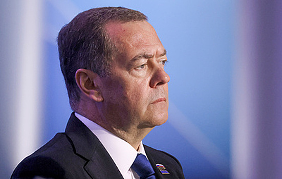 Медведев провел совещание с МО о комплектовании ВС РФ контрактниками в 2026 году