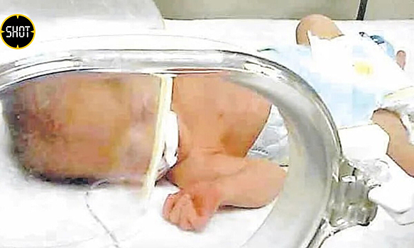 Родившая в туалете турецкого аэропорта россиянка и ее мать попали под арест