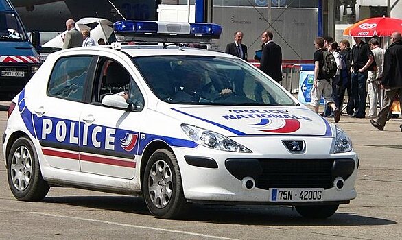 Неизвестные захватили заложников в Париже