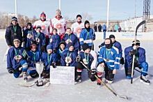 Победителям «Кубка «Фортум» подарили хоккейную площадку