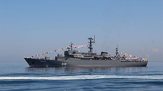 Корабль ВМФ "Перекоп" прибыл во Владивосток из двухмесячного похода
