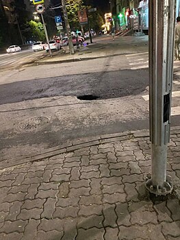 Аналогов в мире нет: в Ростове на месте недавнего ремонта на дороге вновь появилась яма
