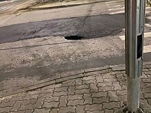 Аналогов в мире нет: в Ростове на месте недавнего ремонта на дороге вновь появилась яма