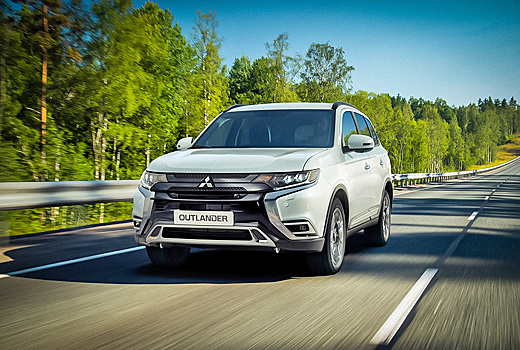 Российский Mitsubishi Outlander слегка обновился и подорожал